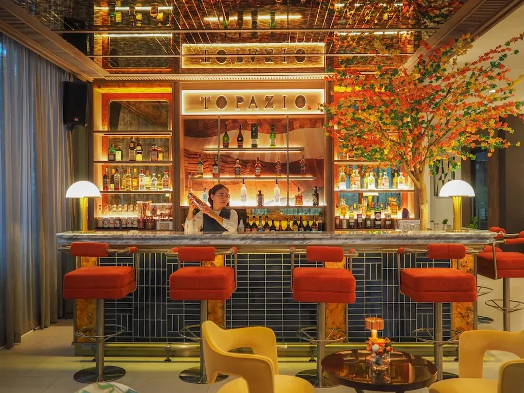 Lobby lounge