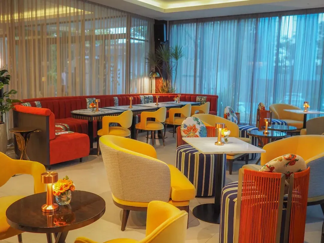 Lobby lounge