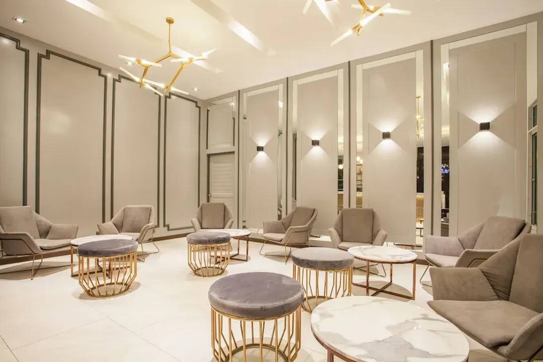 Lobby lounge