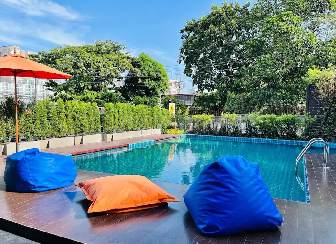 Indoor/outdoor pool