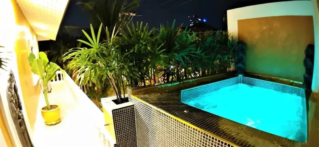 Private spa tub