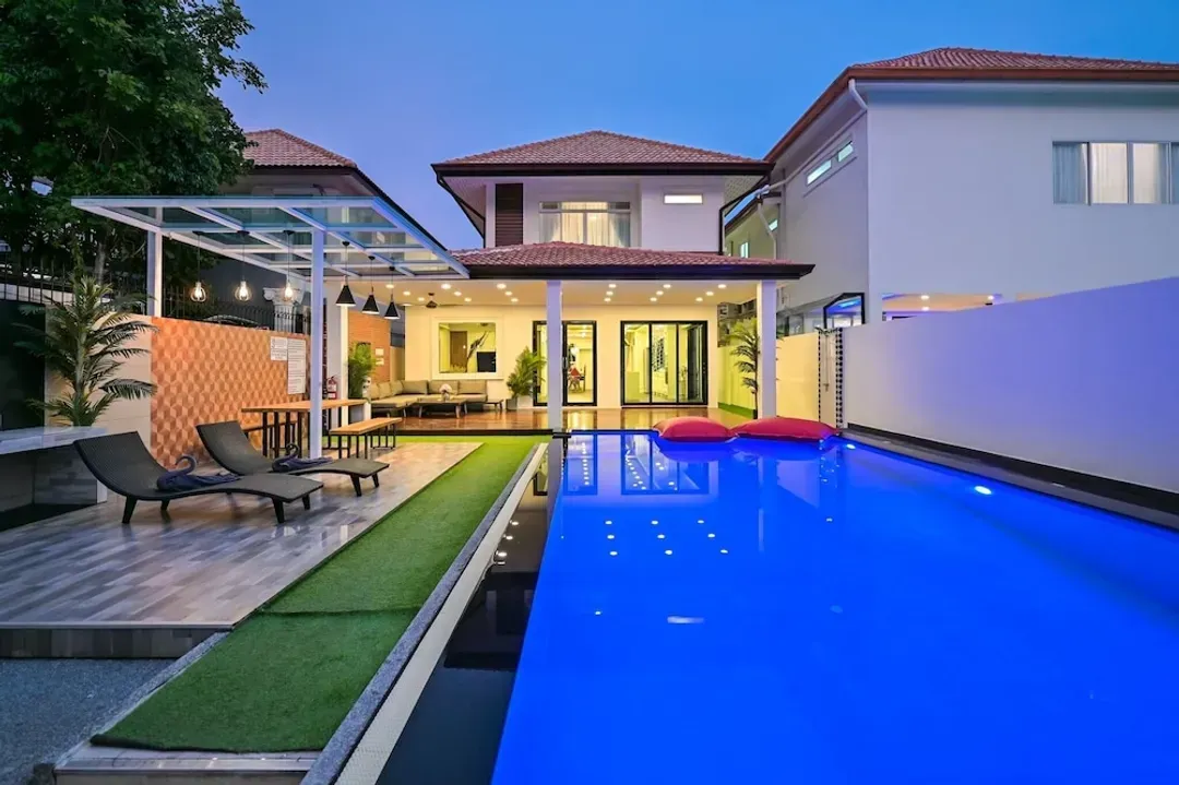 春武里府-Exquisite Pool Villa A