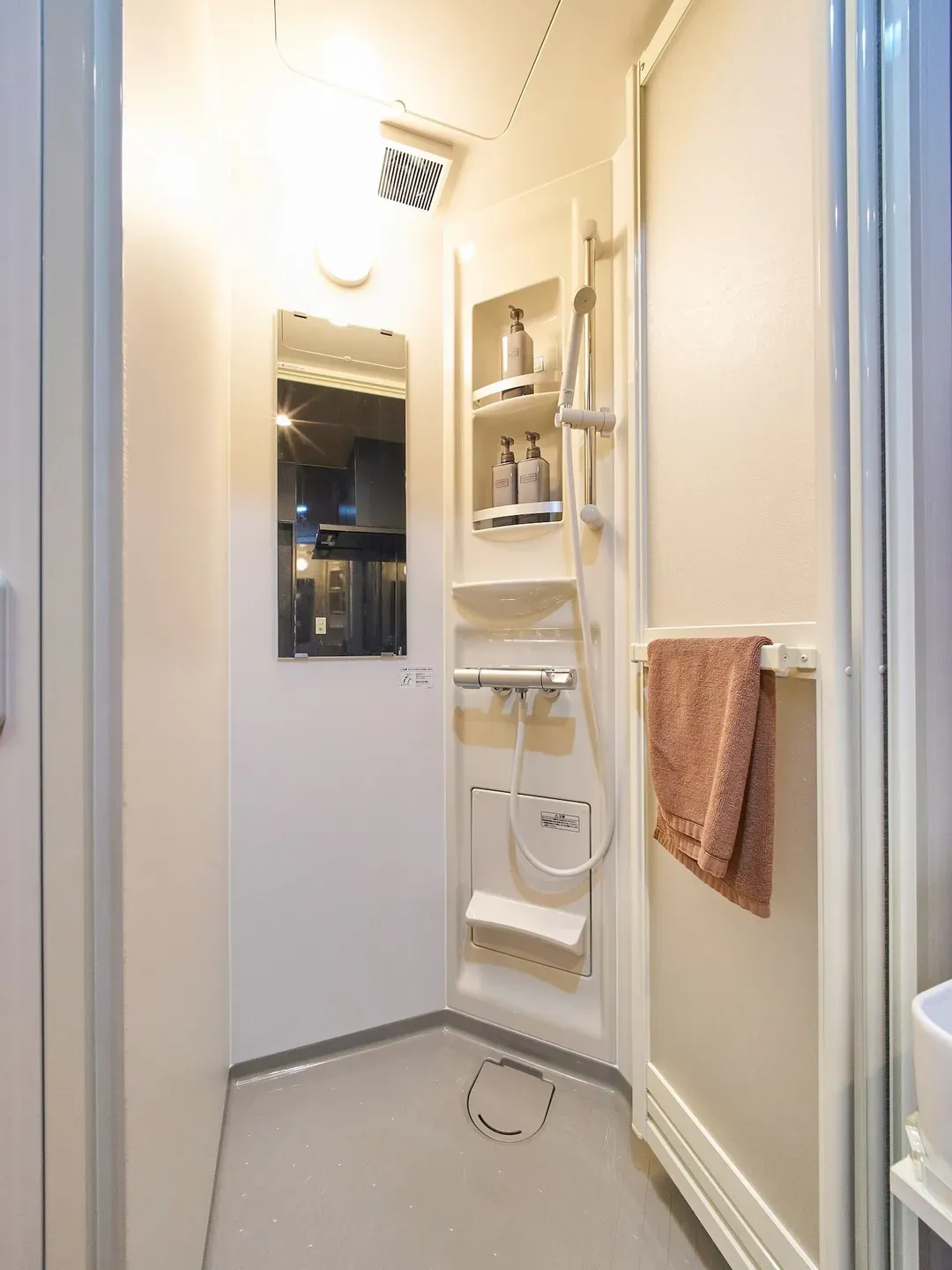 4min Walk from Shimbashi Station/walk to Ginza, Imperial Palace&Tokyo Tower/38㎡/Max 6pax/2F