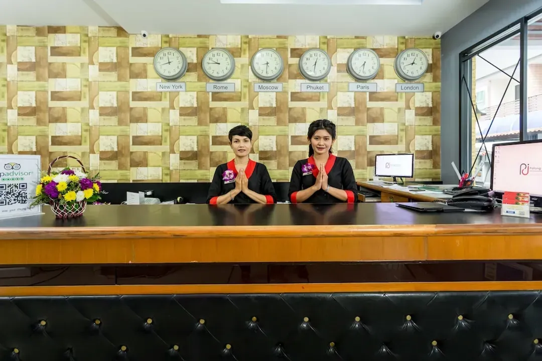 Lobby lounge