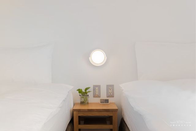 twin room- bed