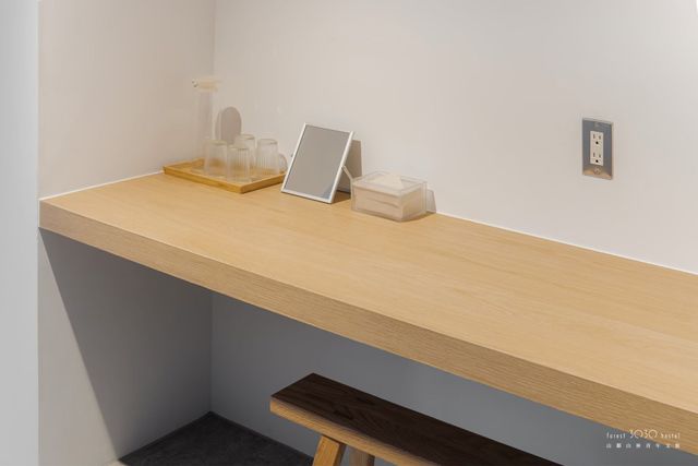 quadruple room - desk