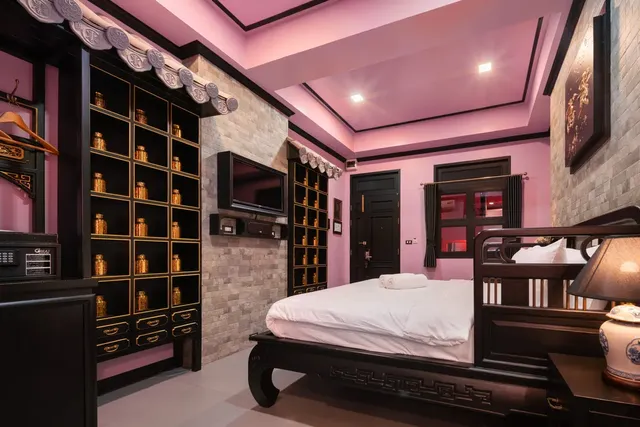 De Phanakron Boutique Hotel-Deluxe King Room-4