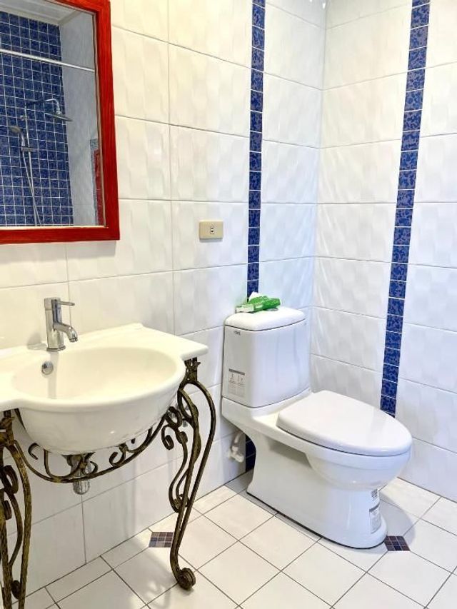 Blue Ocean Hill-(Queen Room with Balcony)-10