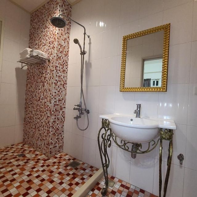 Blue Ocean Hill-Quadruple Room with Balcony-9