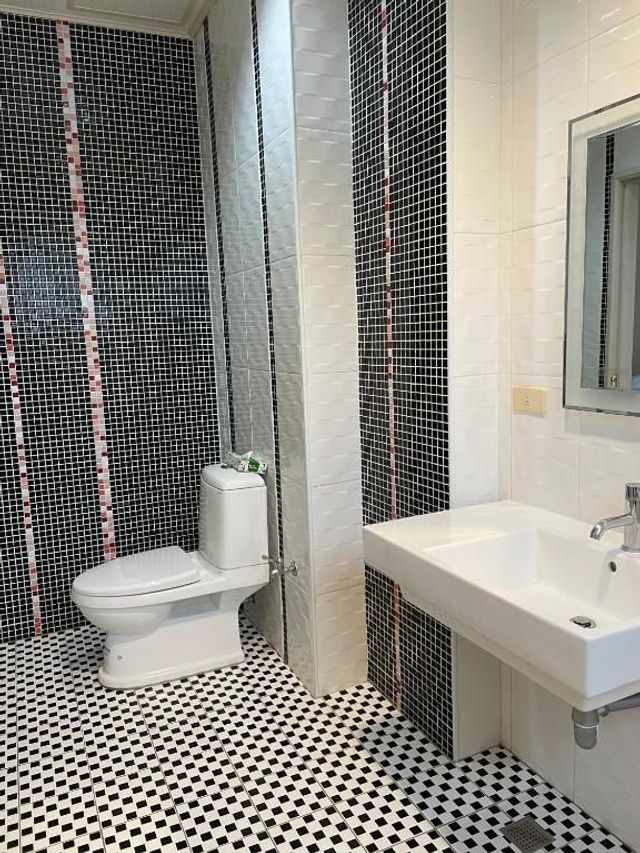 Blue Ocean Hill-Quadruple Room with Balcony-8