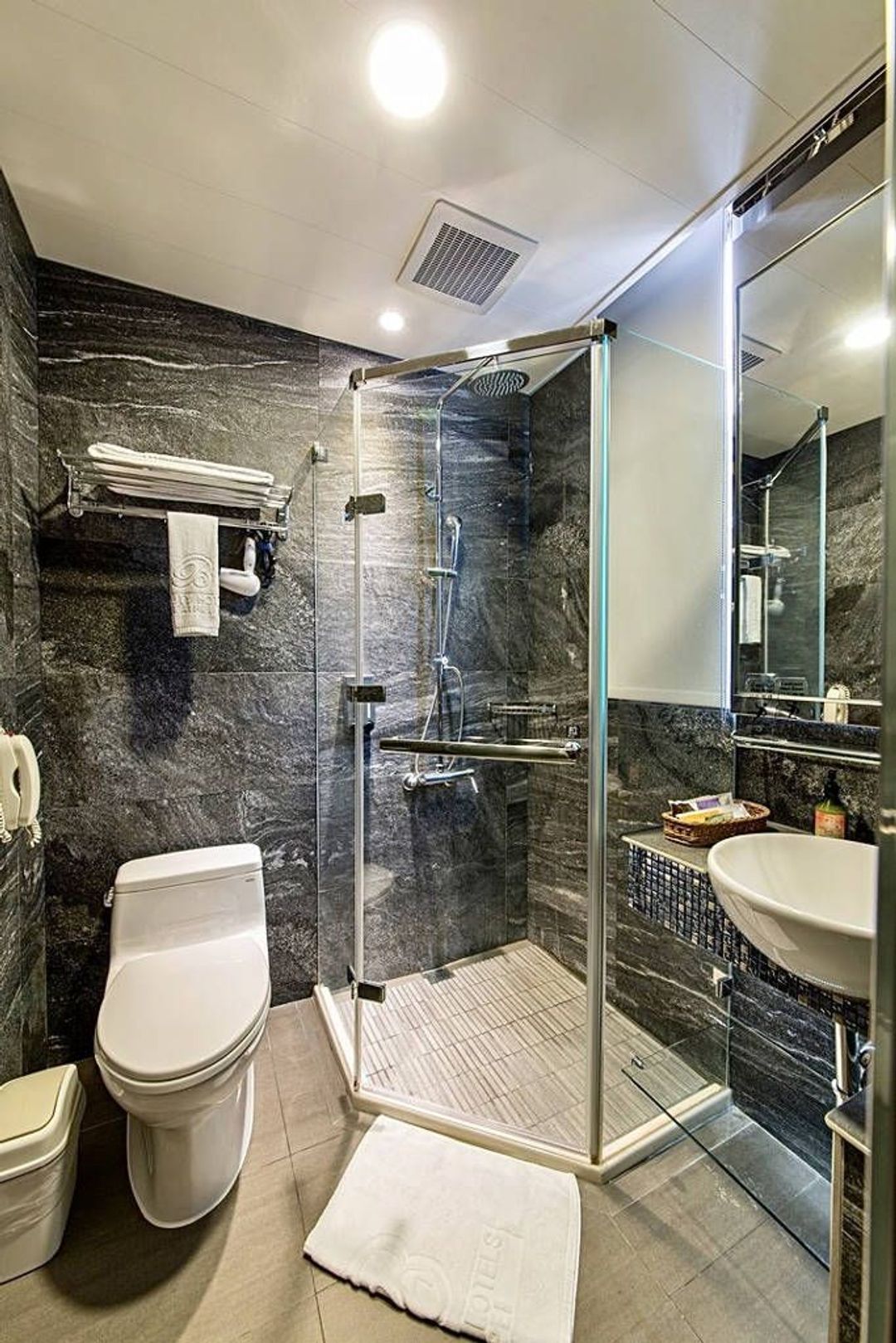 Hotel B7 Journey