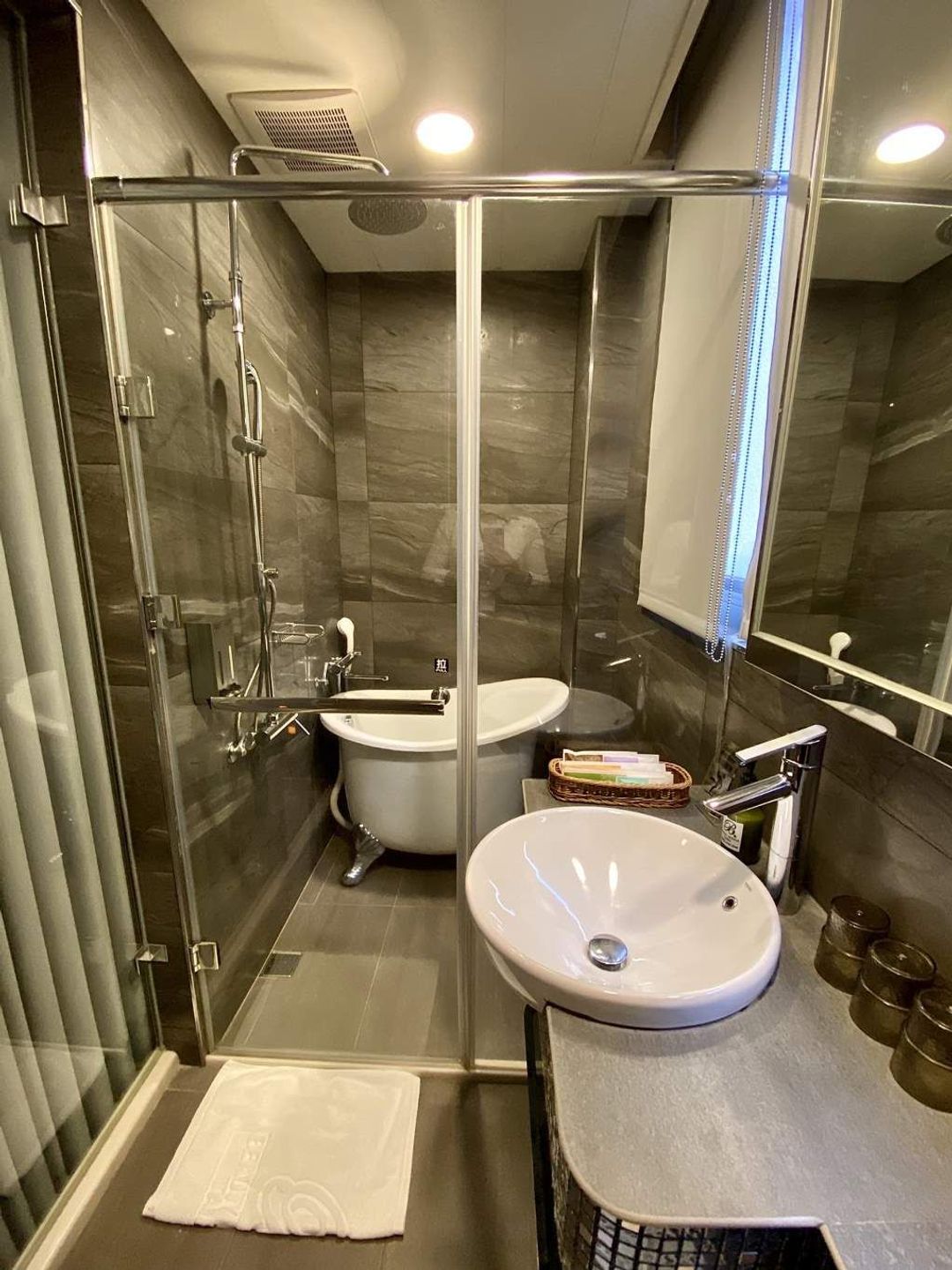 Hotel B7 Journey