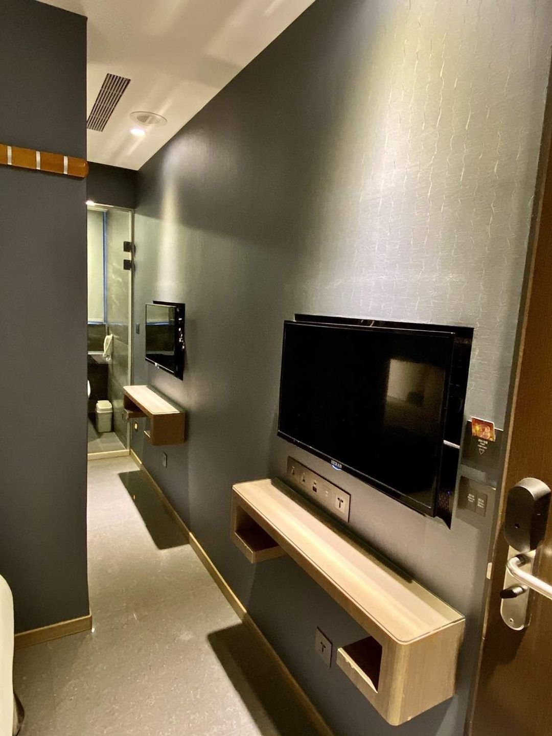 Hotel B7 Journey