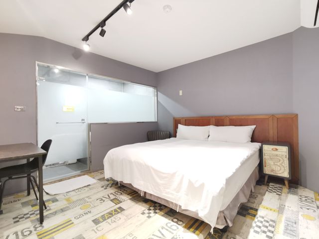 Slow Wow Hot Spring Hotel-Double Room without Window-1