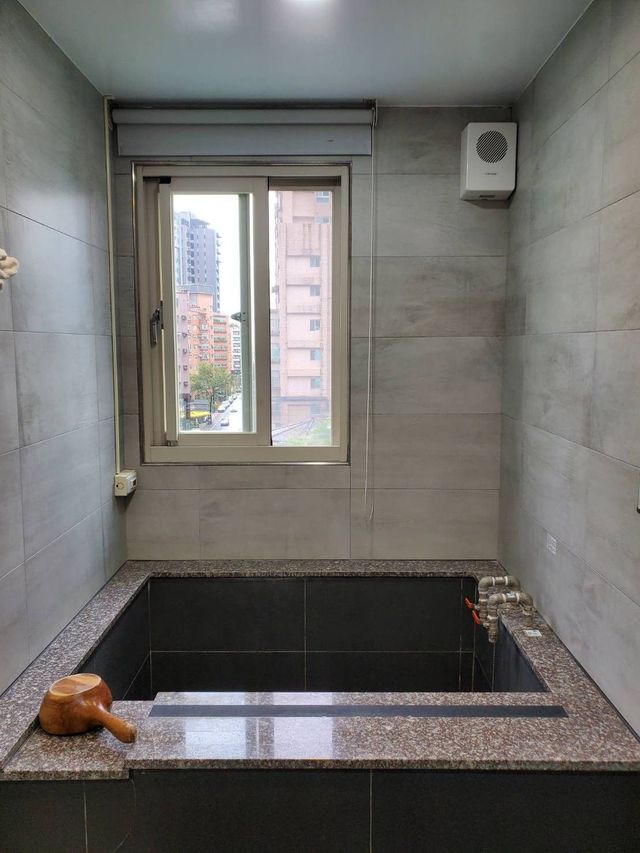 Slow Wow Hot Spring Hotel-Deluxe Double Room-5