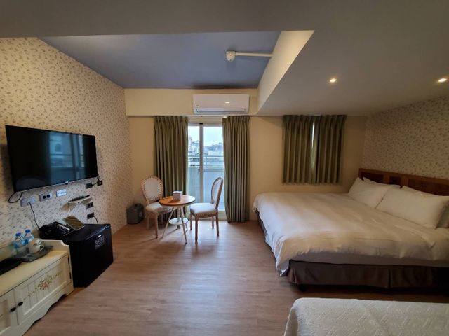 Slow Wow Hot Spring Hotel-Deluxe Double Room-3