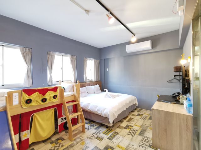 Slow Wow Hot Spring Hotel-Slide parent-child room: basically two adults + a 12-year-old child, if an additional child is under 6 years old, no charge for 0-3 years old, no breakfast is provided, 4-6 years old must add 100 yuan for cleaning fee when sharing a bed. Need breakfast pl-1