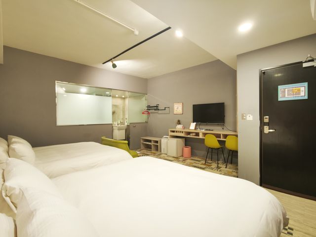 Slow Wow Hot Spring Hotel-Standard Quadruple Room-3