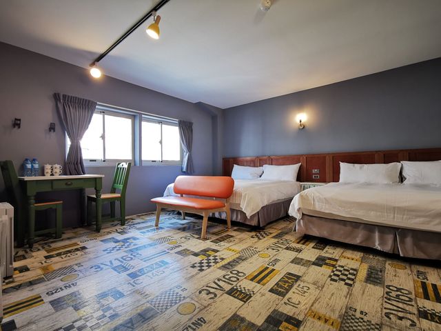 Slow Wow Hot Spring Hotel-Standard Quadruple Room-1