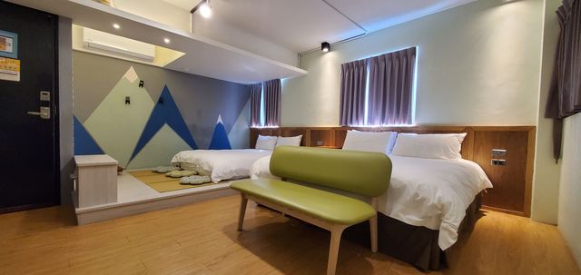 Slow Wow Hot Spring Hotel-Standard Quadruple Room-6