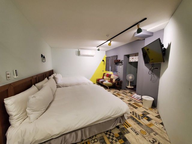 Slow Wow Hot Spring Hotel-Deluxe Quadruple Room-2