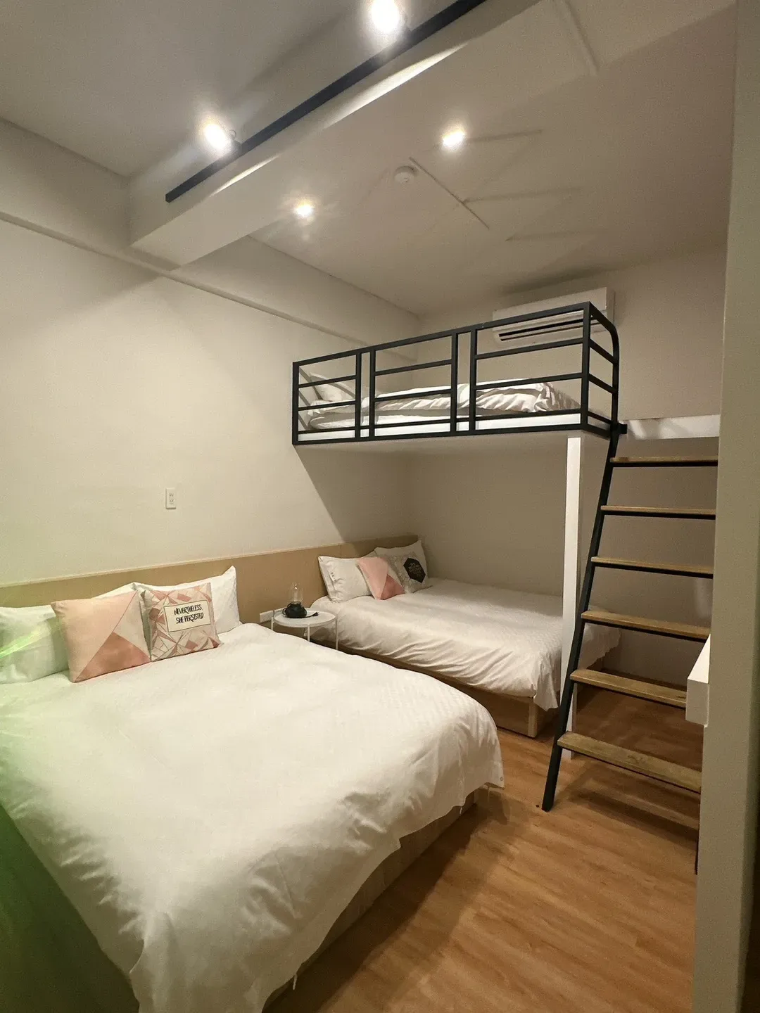 台南‧小日子｜邻近海安路/国华街商圈、设有浴缸房