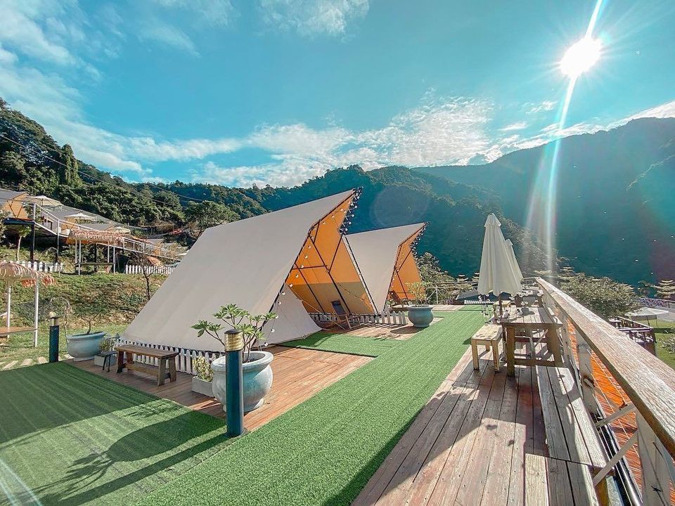 親子露營推薦，覓靜莊園｜獨家7折起！免裝備高海拔、兒童遊樂設施！-【懶人露營】景觀豪華露營帳-1