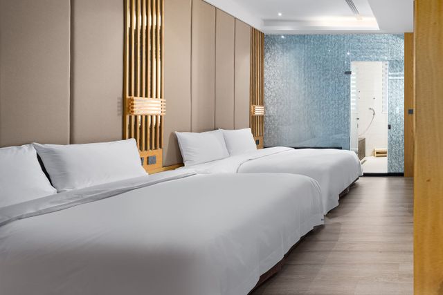 Gemalan FL Spring Hotel-Standard Quadruple Room-2