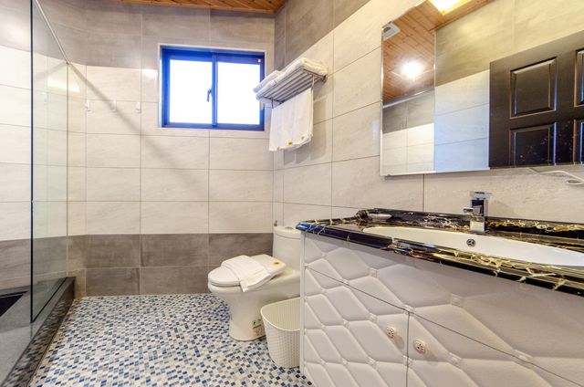 Play Tong Homestay-A302 Quadruple Room-9