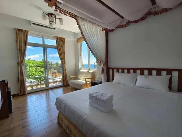 Lunar Mare Inn-Queen Room with Balcony-1