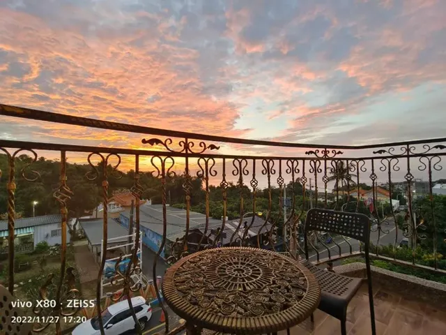 Lunar Mare Inn-Queen Room with Balcony-7