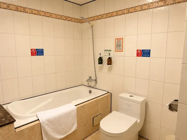Yoai Hotel-Deluxe Quadruple Room-5