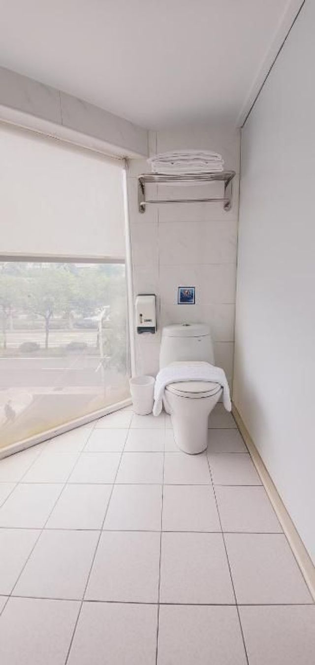 喜園旅店-標準六人房有窗-上下舖床-3