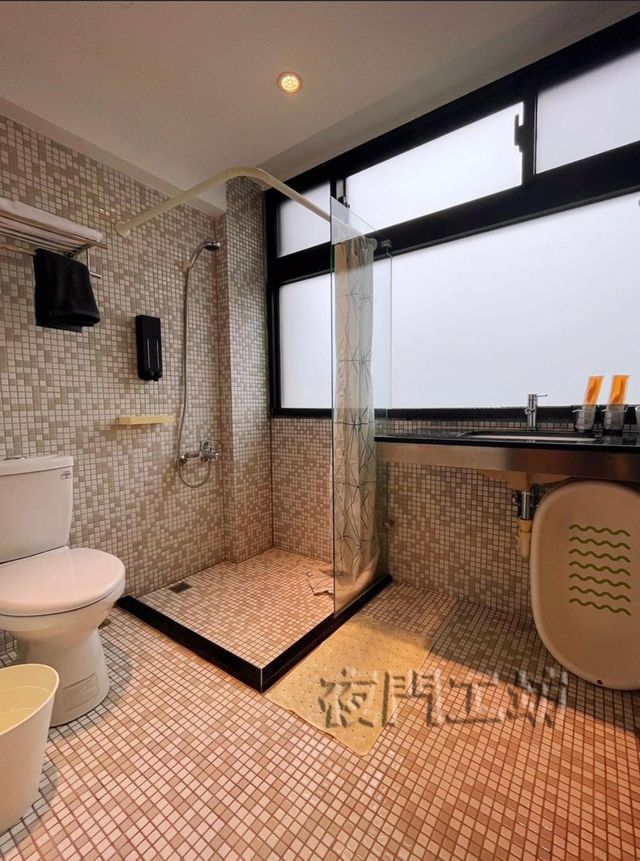202雙人房浴廁