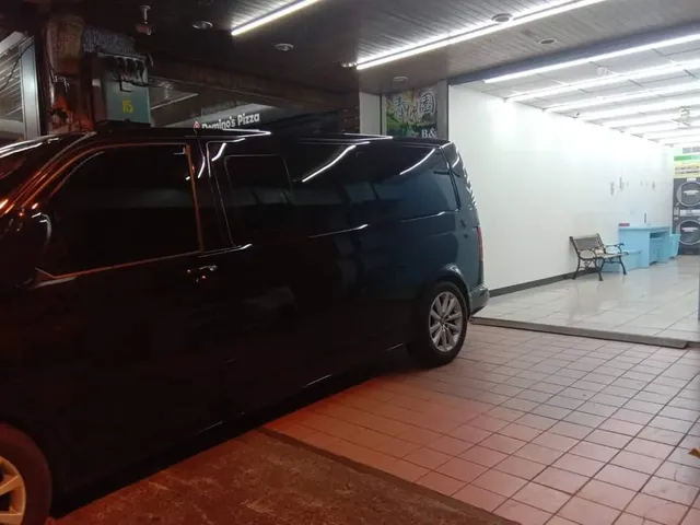 一樓倒車停車位