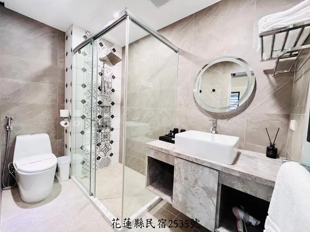 Chongfei/Go Around B&B & Restaurant