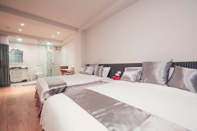 Bajiu Cultural Tourism-501 Quadruple Room-3