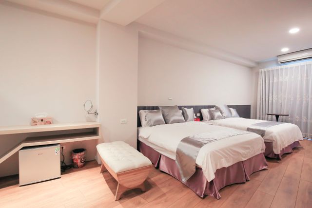Bajiu Cultural Tourism-501 Quadruple Room-4