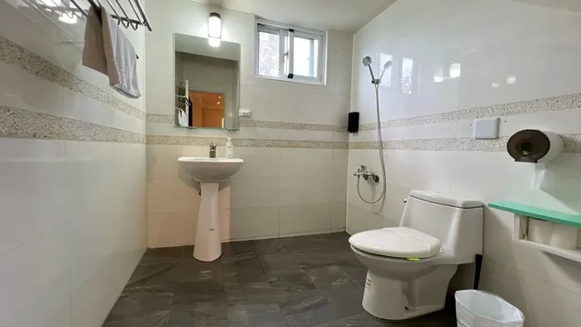 Shan Dawn Homestay-Small 4-person room-3
