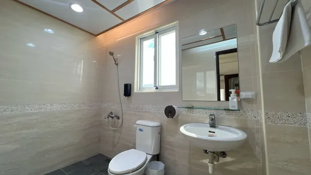 Shan Dawn Homestay-Small 4-person room-5
