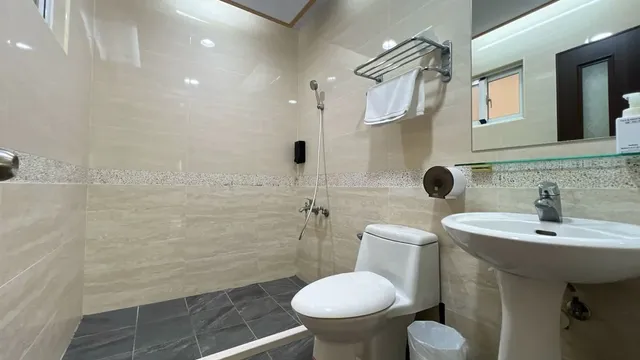 Shan Dawn Homestay-Small 6-person room-7