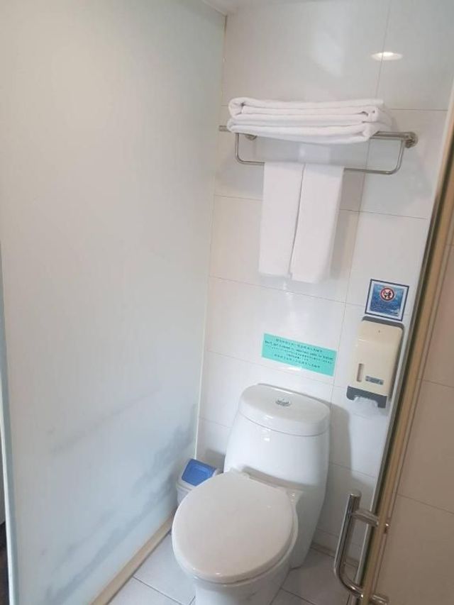 星西門行旅｜緊鄰唐吉軻德/西門町-商務雙床房-6