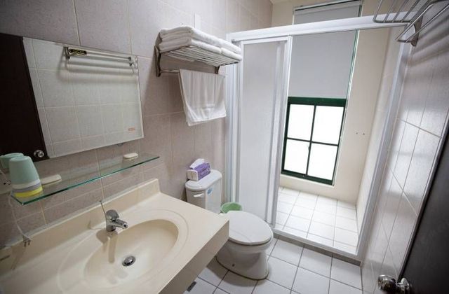 Jiajia Business Hotel-Cozy Family Room-4