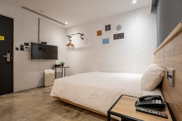 CHASE Hotel-Classic Double Room-5