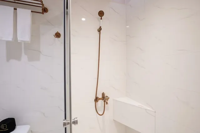 Dream Mansion Hotel-Classic Double Room-9