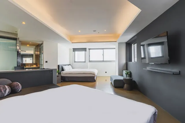 CHECK inn Taichung LiMing-Deluxe Quadruple Room-3