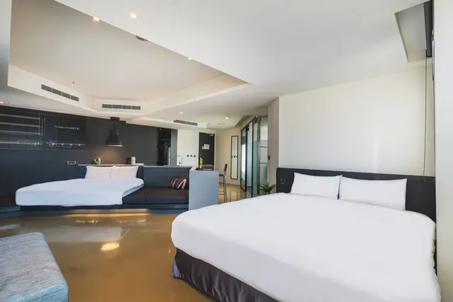 CHECK inn Taichung LiMing-Deluxe Quadruple Room-1