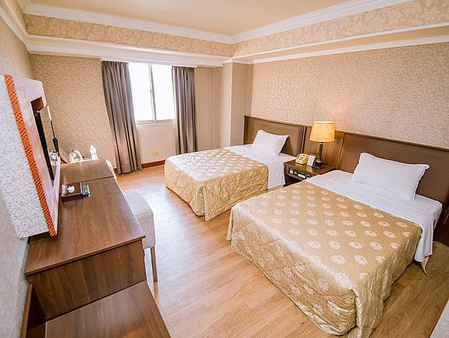 Hamilton Hotel-Superior Twin Room-3