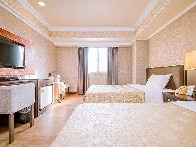 Hamilton Hotel-Superior Twin Room-2