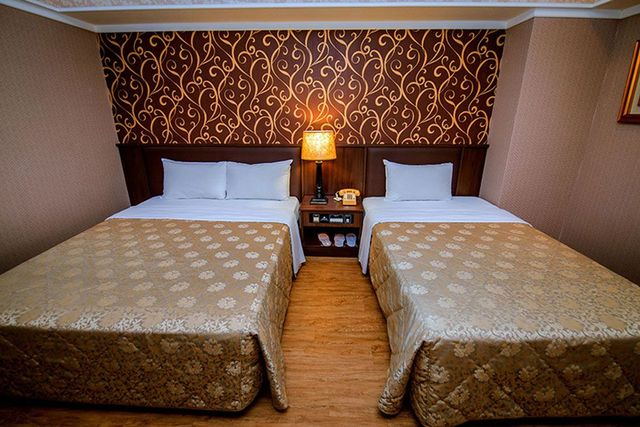 Hamilton Hotel-Superior Triple Room-4